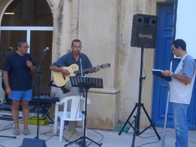 On prépare la soirée : le groupe "Serinatu"