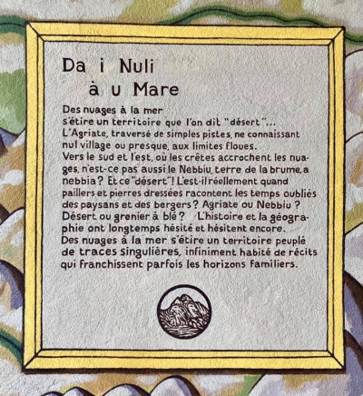 Da i nuli à u mare si sparghje un territoriu ch’omu chjama “disertu”... L’Agriate chì ci passanu solu piste ùn avendu micca paesi o quasi micca, cù i limiti imprecisi. Ver’di u meziornu è l’oriente, duve e creste s’agguantanu i nuli, ùn sarà dinù U Nebbiu, terra di u foscu, a nebbia? È quellu disertu! Sarà da veru cusì quandu chì pagliaghju è petronculu arrittti contanu i tempi scurdati di paisani è pastori? Agriate o Nebbiu? Disertu o granaghju da biada? A storia è a geugrafia anu tricatu assai è po tricanu sempre avà. Da i nuli à u mare si sparghje un territoriu pienu à marchi particulari, carcu à l’infinita di raconti chì à le volte francanu l’orizonti usuali.